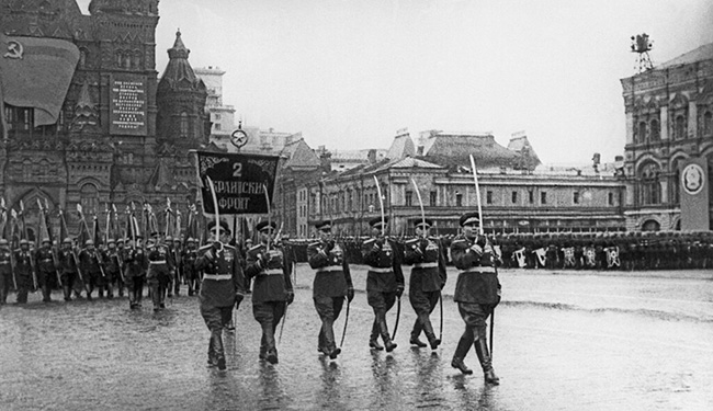 Когда началась традиция военных парадов к 9 мая